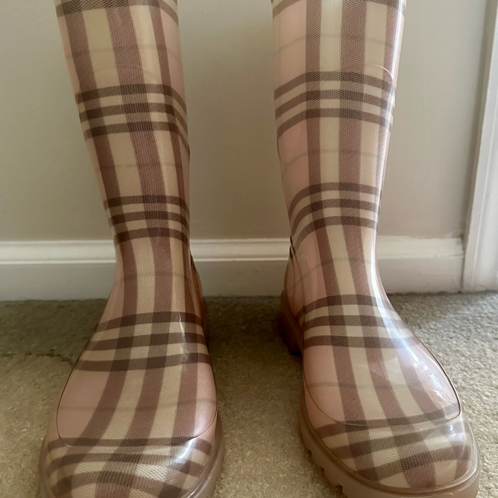 Burberry Nova Check pink rain boots